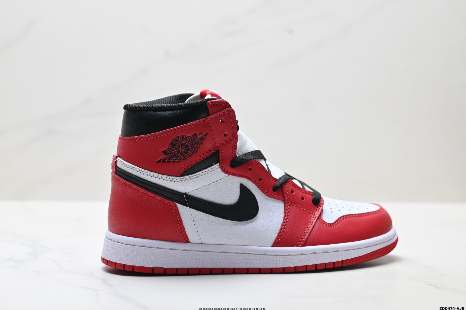 Suministro exclusivo transfronterizo de Putian de zapatillas de baloncesto AJ1 de caña media-alta en color marrón ceniza, negro y puntera roja, calzado deportivo unisex.