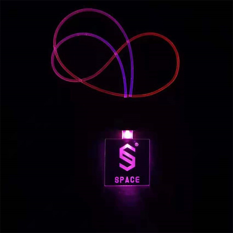 Etiqueta luminosa de acrílico LED colorido luminoso insignia bar KTV fiesta conducción insignia nombre láser LOGO