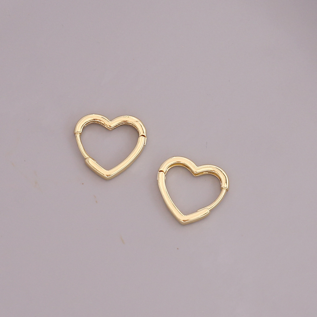 Europe And America Cross Border New Geometric Metal 18k Gold Earrings Simple Personality Gothic Stud Earrings Nightclub Earrings E360 display picture 9