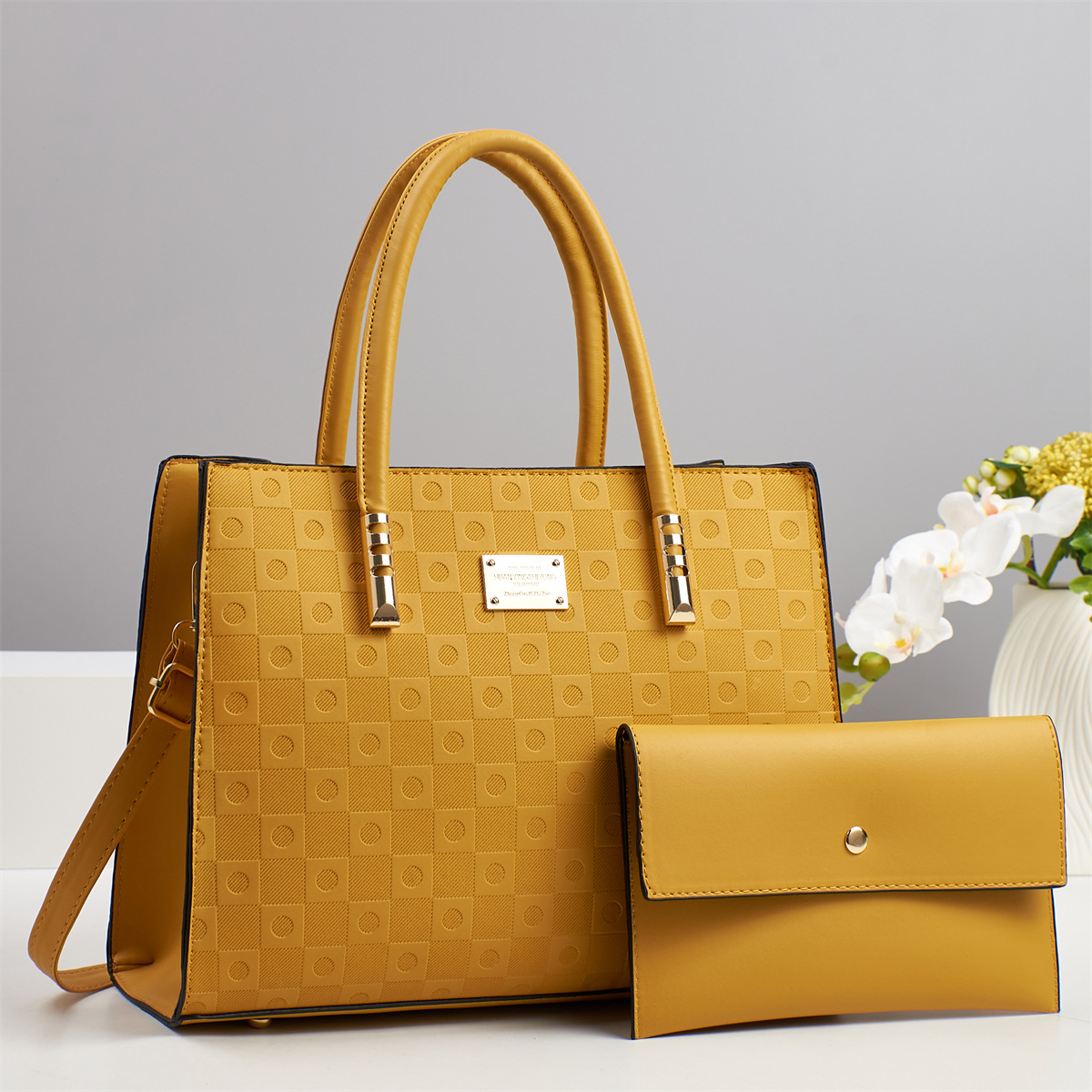 Bolso femenino de lujo ligero 2025 nuevo bolso de moda de gran capacidad retro textura bolso de hombro todo fósforo