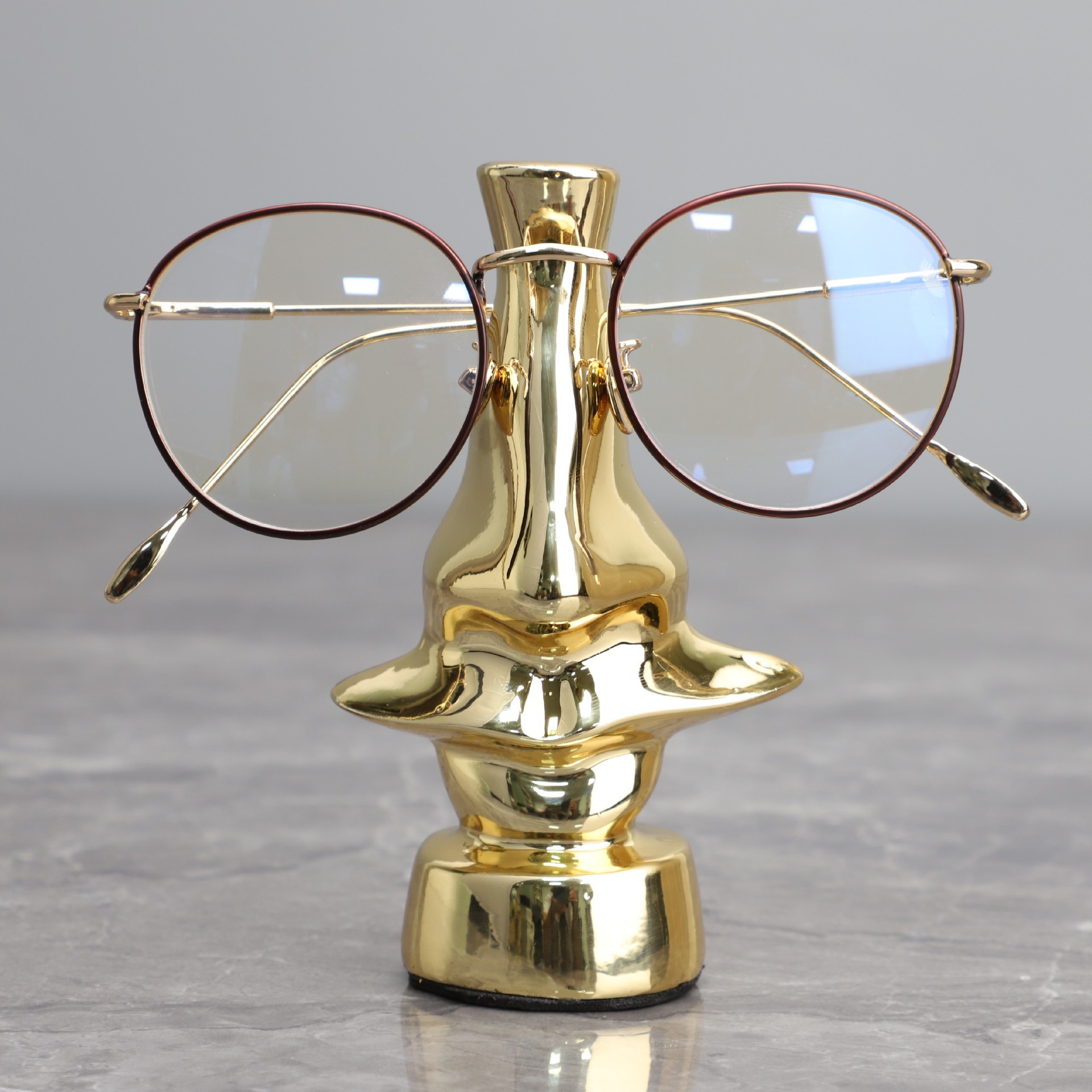 Resin 8*5*13cm including glasses