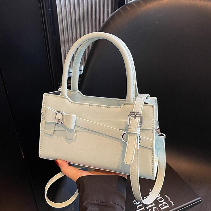 Nicho de diseño de tendencia bolso de mano para mujeres 2025 nuevo estilo de alto nivel de sensación versátil bolso de hombro casual simple bolso cuadrado