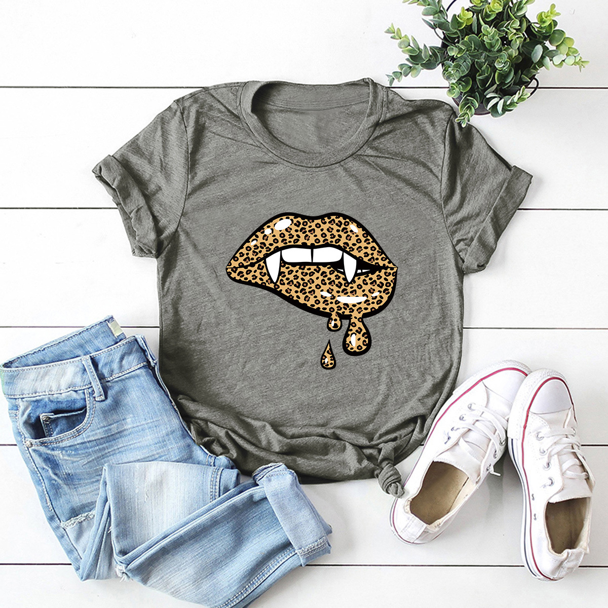 Camiseta de manga corta con estampado de labios sexy NSSN83719