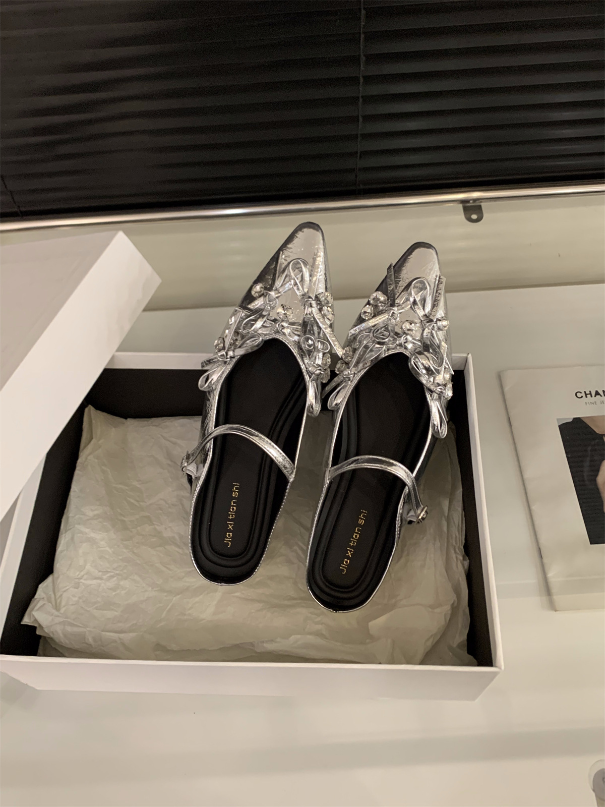 Media pantuflas de puntera plateada interior, zapatos de mujer, desgaste exterior 2025 nuevos zapatos de lazo Mary Jane de primavera y verano