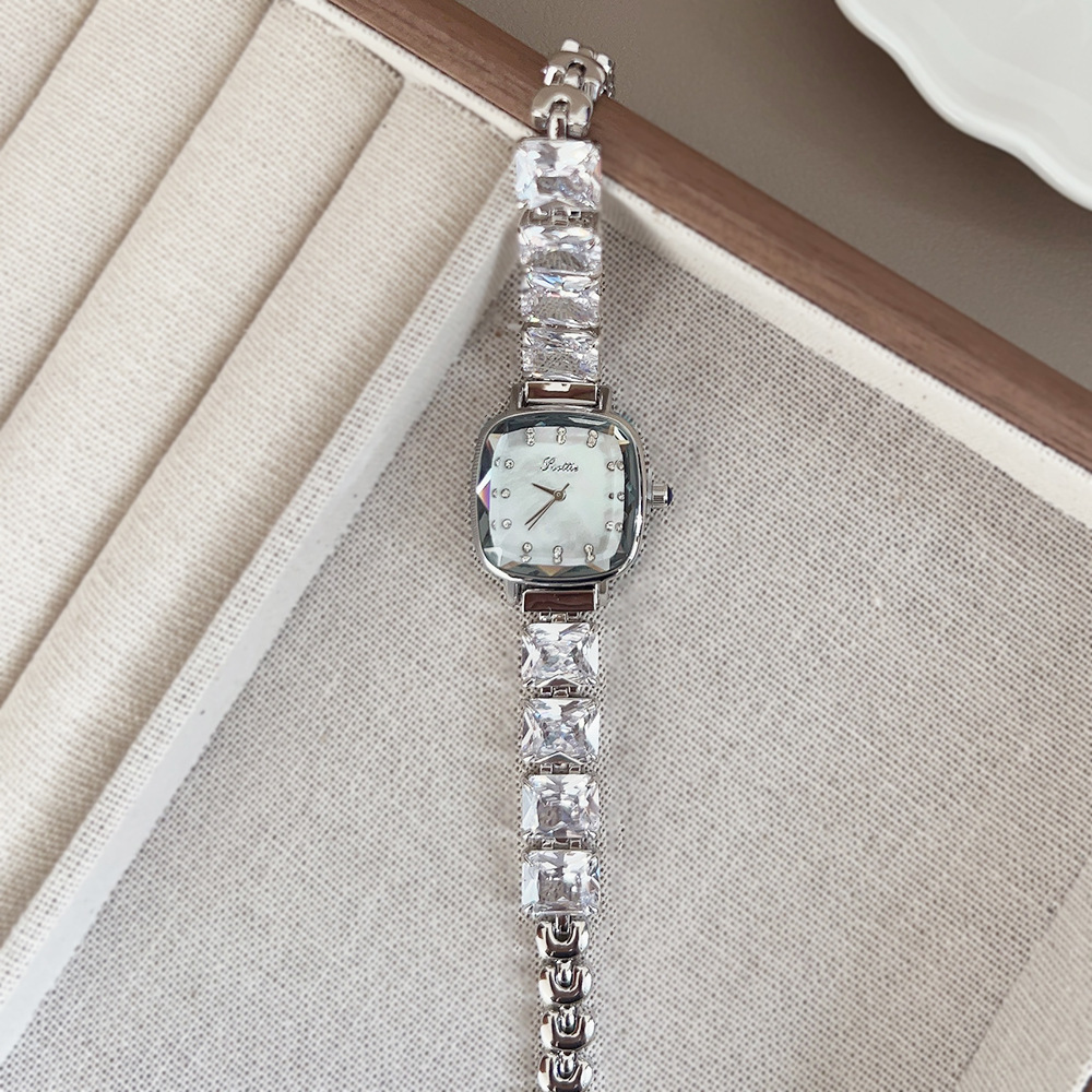 Nuovo braccialetto alla moda in zircone da donna, con cubetti di zucchero, luce, lusso, nicchia, orologio con ghiaccio tritato, quadrante a conchiglia 9142_voghion.com