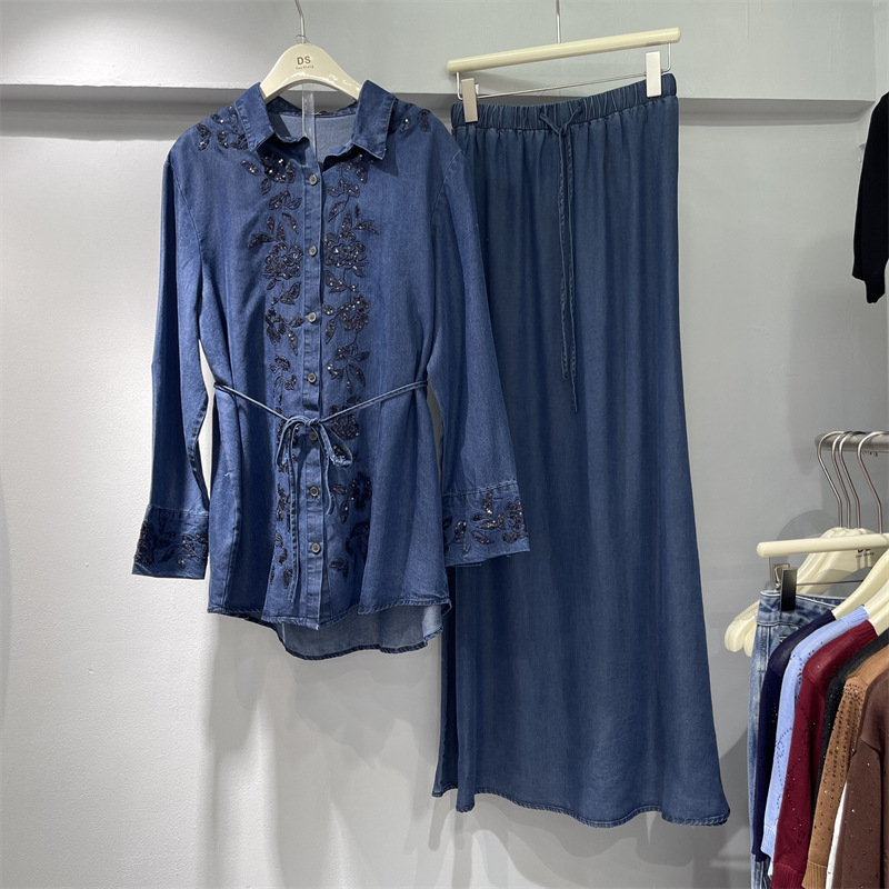 Oʻzbek denim ko'taklari ayol tashdiqlangan bel bilan ko'ylak + uzun etagi