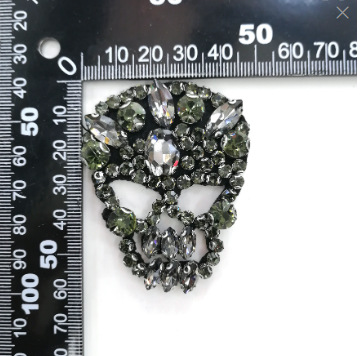 짙은 녹색 해골 1