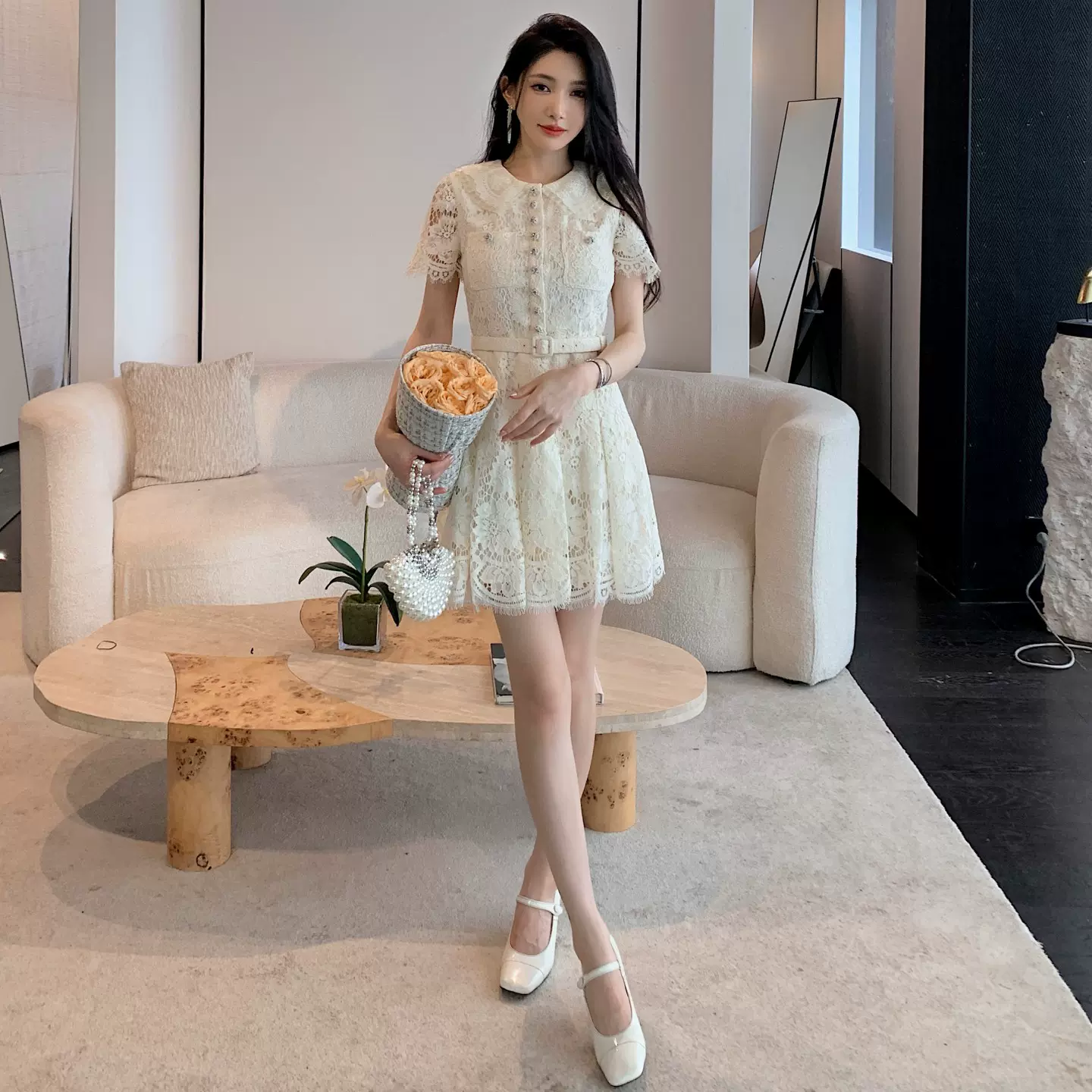 2025秋冬新款女装象牙白甜美短袖娃娃领蕾丝连衣裙富家千金小洋装