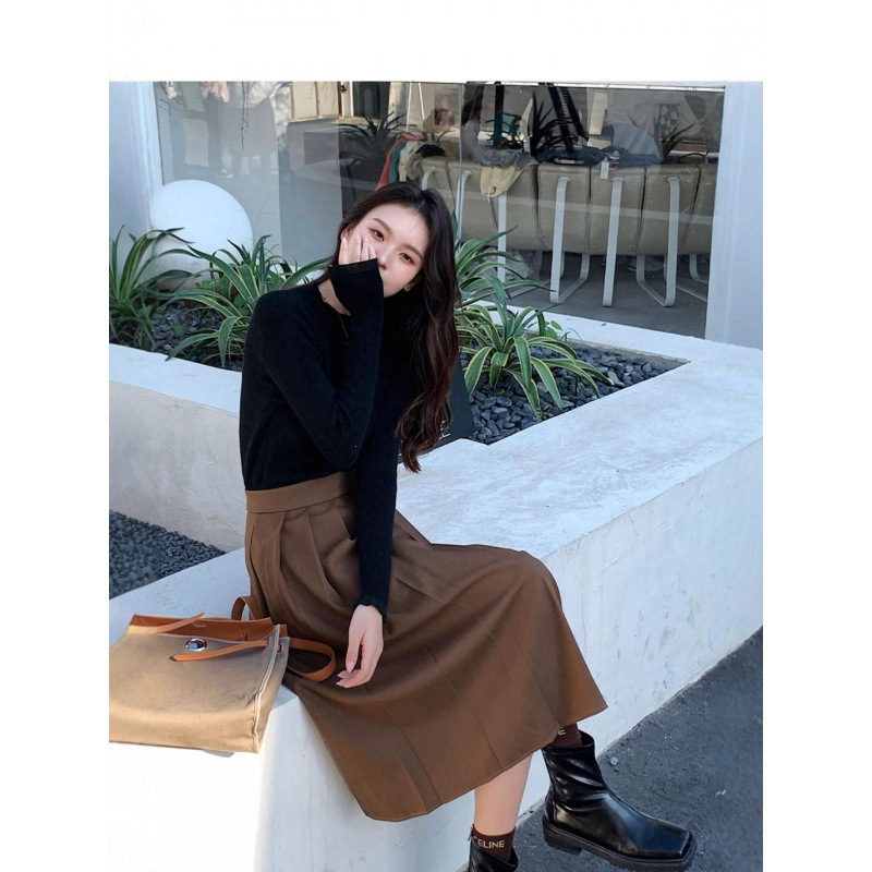 French-style half-turtleneck knit top for women, 2026 autumn new collection, slim-fit, figure-flattering, with lace trim, suitable as an inner layer or top, regular fit