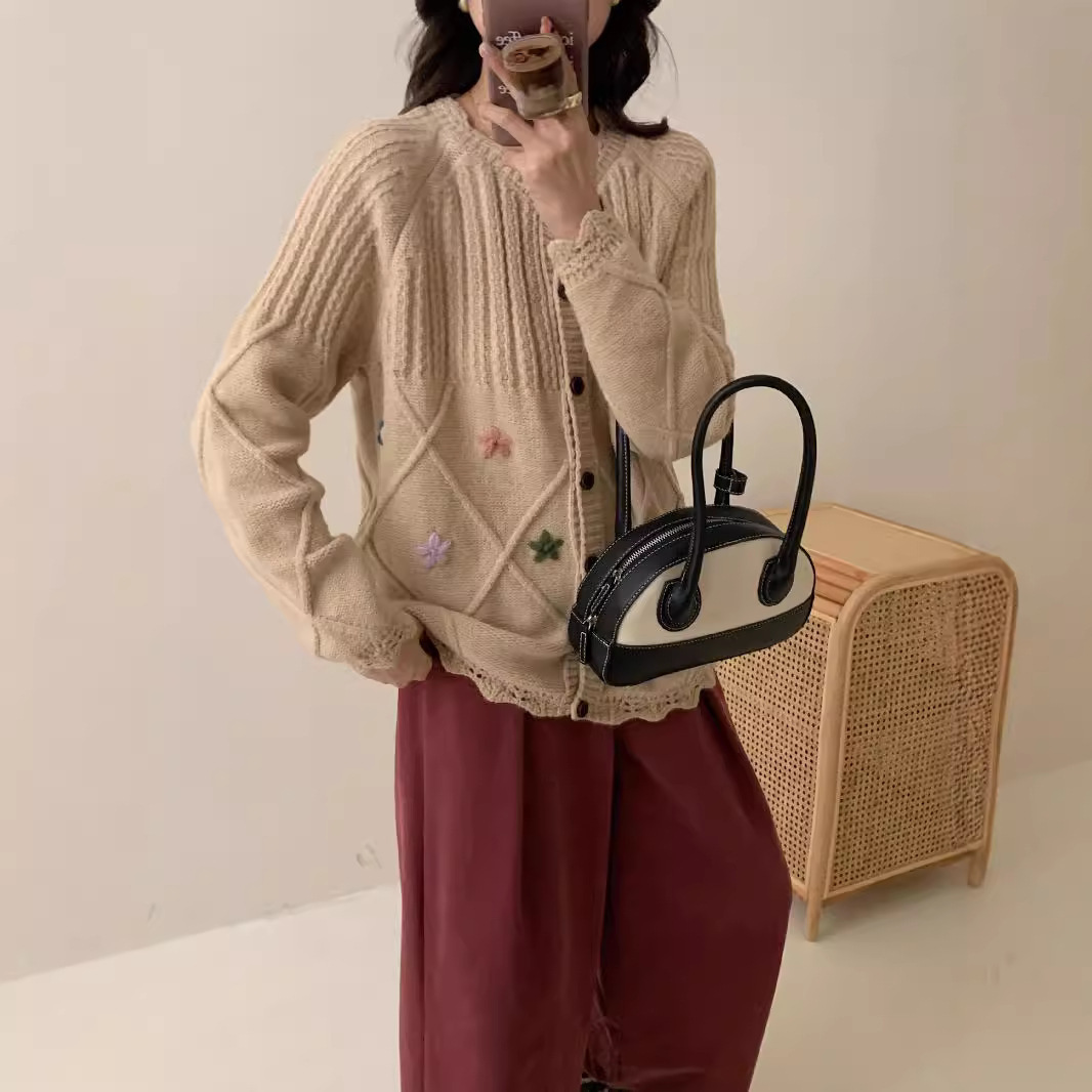 24 invierno Puyuan japonés retro suéter glutinoso suave otoño / invierno 2024 nuevo estilo coreano salado y dulce