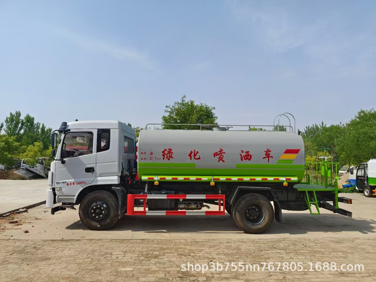 Blue-Plated Sprinkler Truck for Construction Sites, Used Dongfeng Mist Cannon Dust Suppression Truck, Garden Landscaping Spraying Vehicle, Road Cleaning and Spraying Vehicle