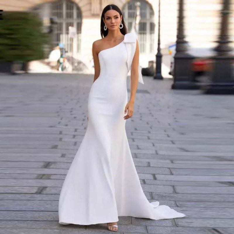 El Comercio exterior europeo y americano Amazon AliExpress desea nueva cola de pescado elegante vestido de novia sexy adelgazamiento largo vestido de un solo hombro image 4