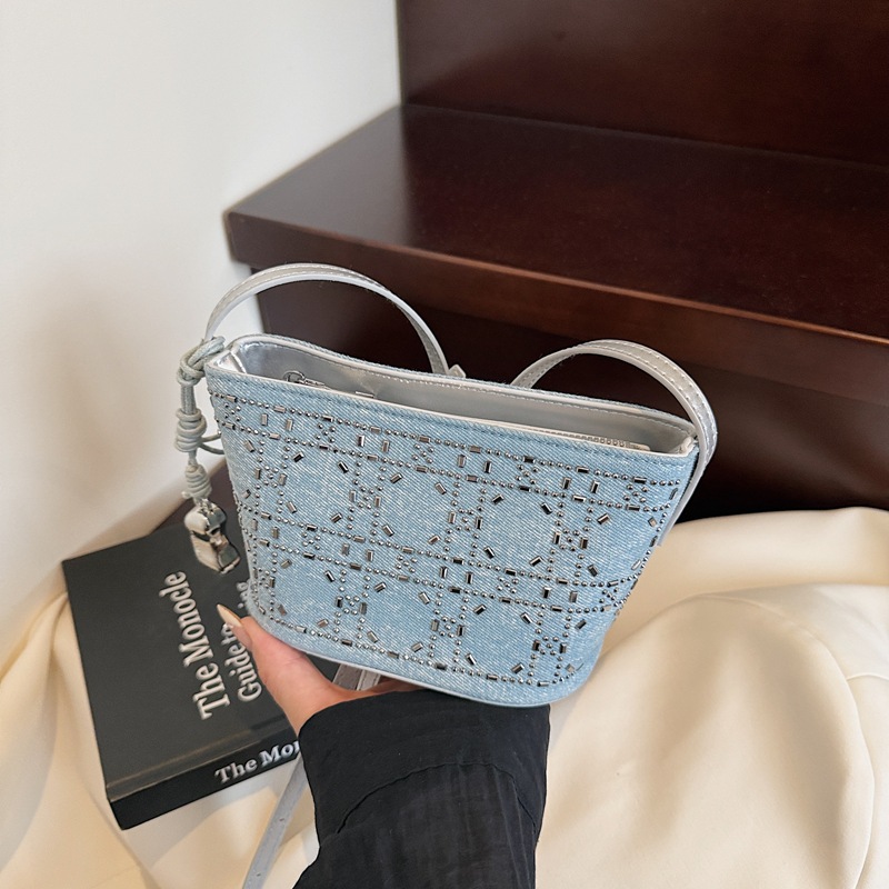 Bolsos pequeños de mezclilla populares de verano para mujer 2025 nuevo estilo estilo occidental todo fósforo moda pequeña bolsa cuadrada textura de moda bolsa de cubo