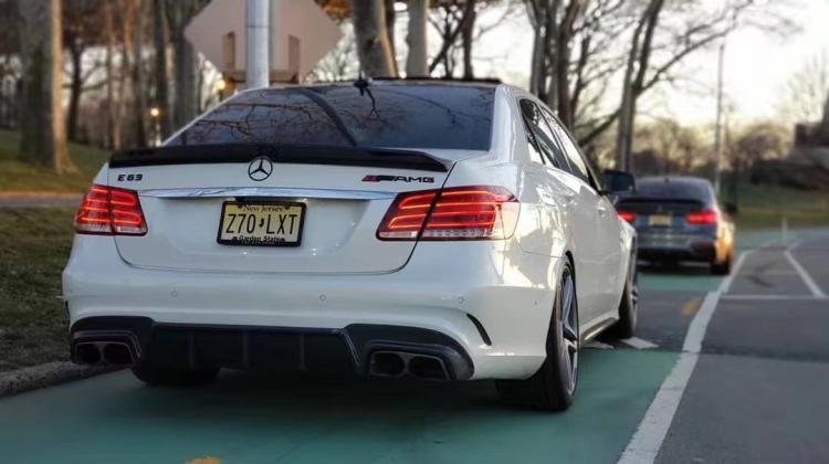 Suitable for Mercedes-Benz E-Class W212 Modification to E63 Front and Rear Bumpers, Carbon Fiber Front Lip, Side Skirts, Rear Lip, Rear Wing, and Hood