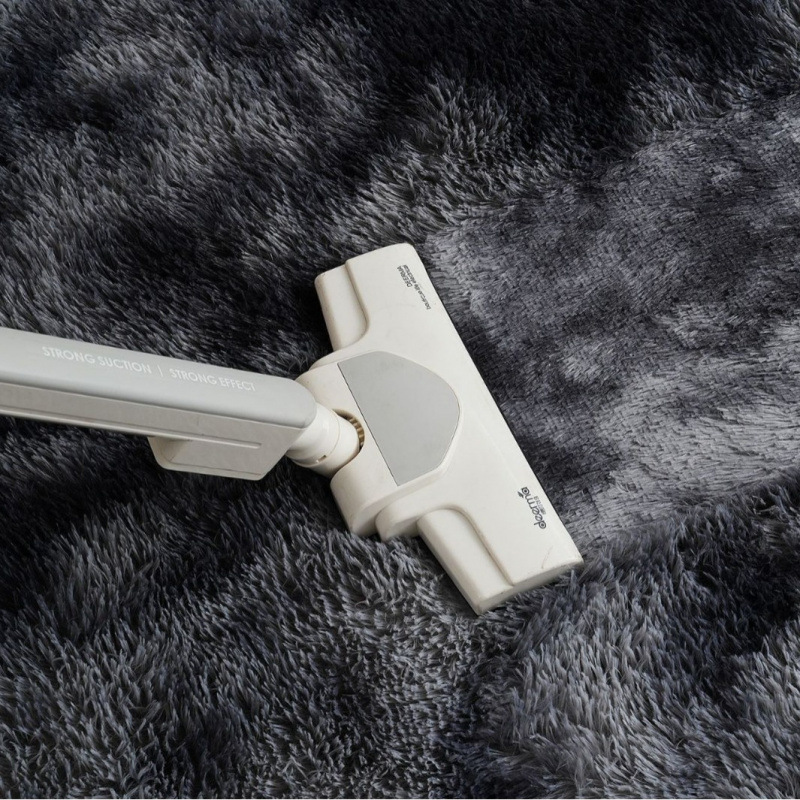 Gradiente nórdico teñido alfombra sofá dormitorio encantador rojo en línea con la misma habitación llena de ventana flotante al lado de la cama esterilla en stock