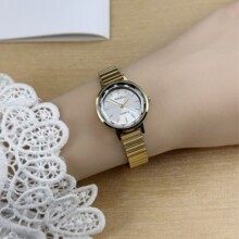 ��Բ����ڸִ�Ůʿ�ֱ����м�Լ����ֱ����ɫ�����������Ů��