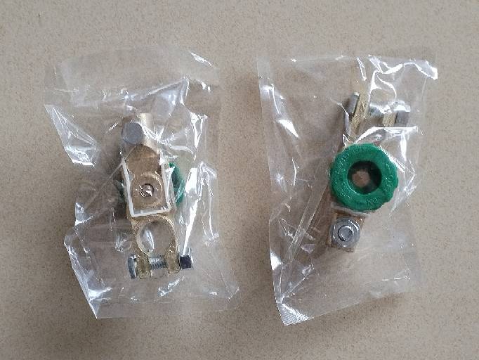 Car battery disconnect switch, multi-purpose battery cut-off switch for cars and trucks, made of zinc alloy and brass