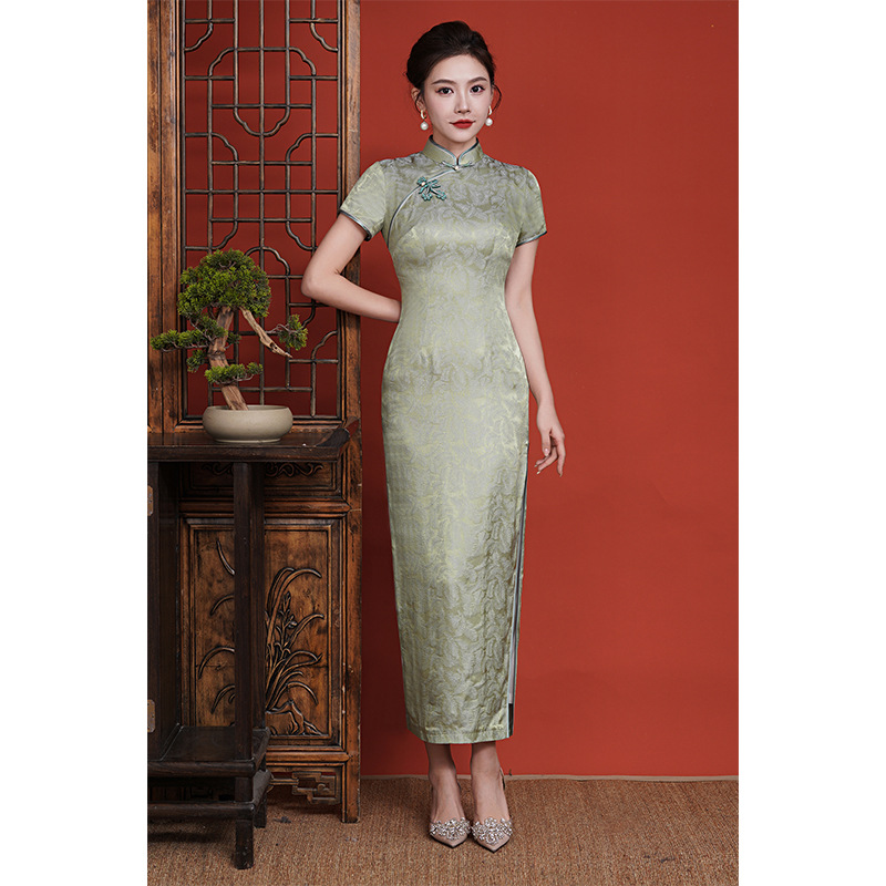 Fashionable elegant silk cheongsam