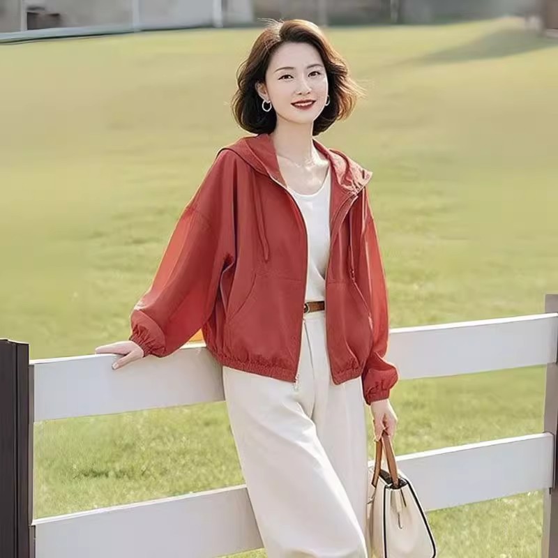 2026 Summer Short Sun Protection Shirt for Women, Dopamine-Enhanced Thin Loose Hooded Top, Petite Casual Sun Protection Jacket