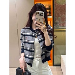 韩系纽扣条纹针织开衫女秋季新款撞色短款毛衣时尚女士外套