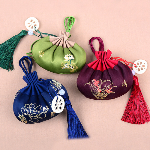 Dragon Boat Festival ancient style lotus sachet wholesale souvenir purse sachet car pendant palace bunch mouth tassel sachet