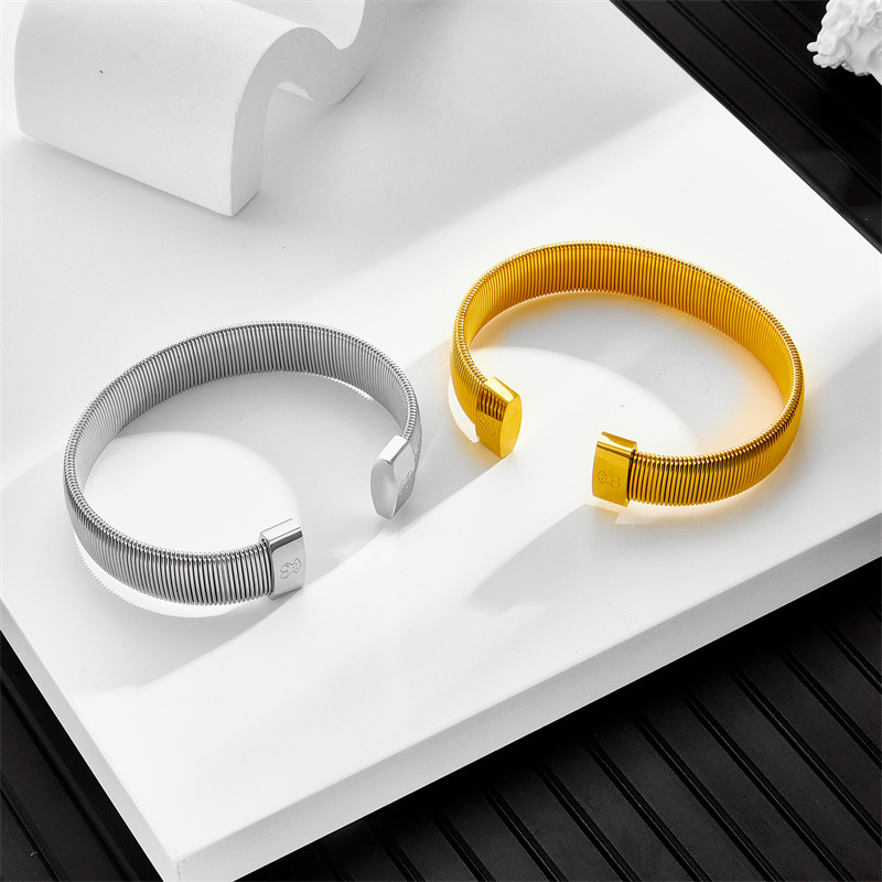 Xiong's Cross-border European and American Simple Titanium Steel Flat Vertical C- shaped Open Bracelet Stacked with 18K Gold Plated Steel Wire Bracelet Xiong's Cross-border European and American Simple Titanium Steel Flat Vertical C- shaped Open Bracelet Stacked with 18K Gold Plated Steel Wire Bracelet