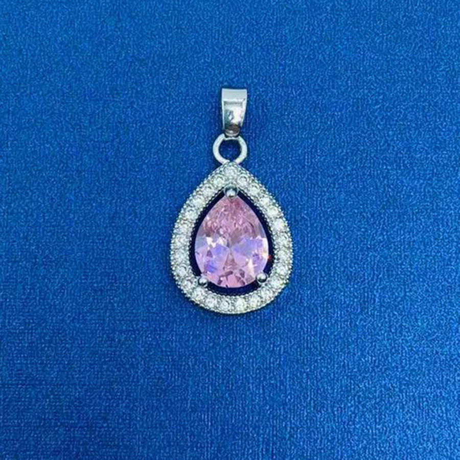 百種類のペンダントは心のままにファッションの経典を配合します。カップルの美しいペンダントは親友のアクセサリーを送ります。