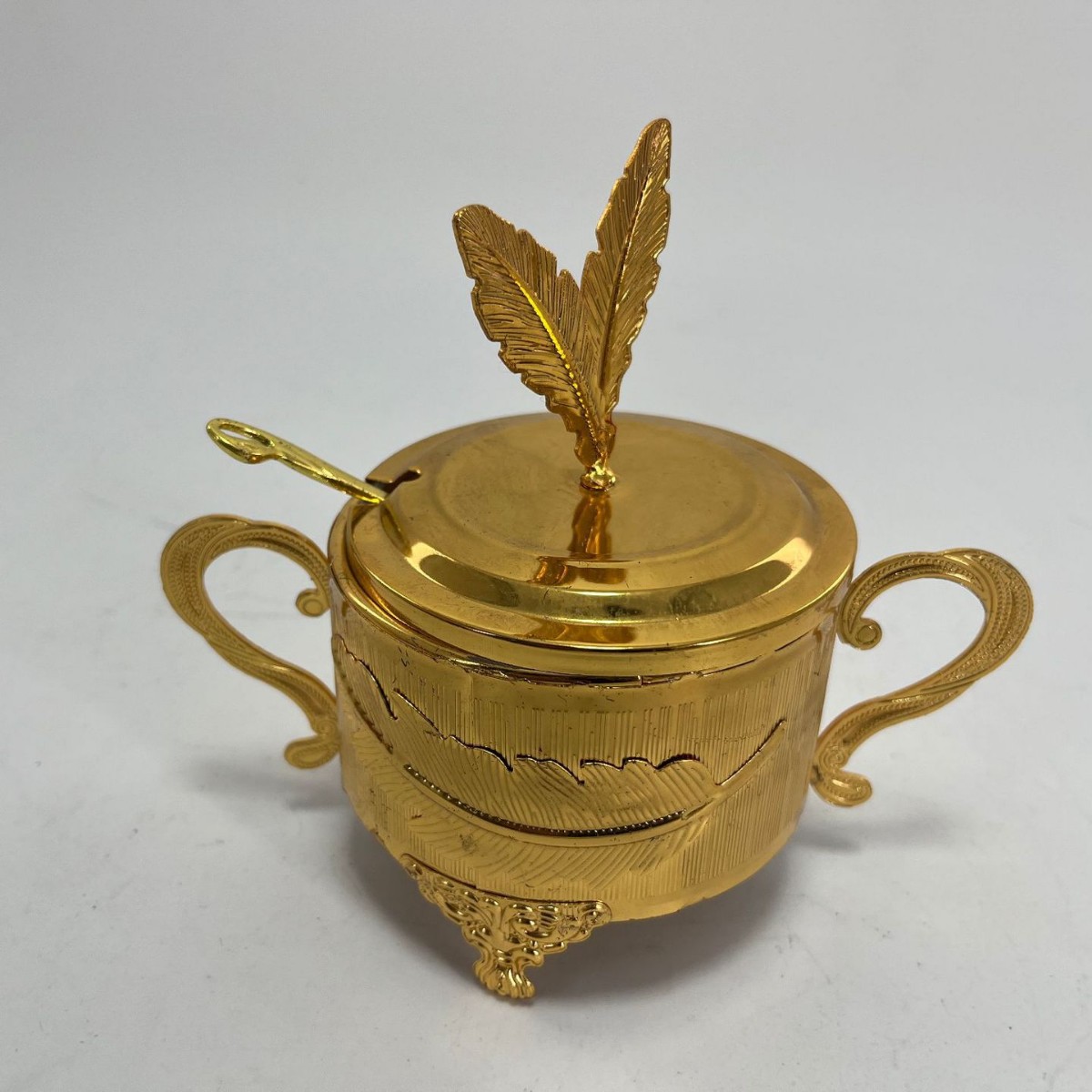 Manufacturer's Cross-Border European-Style Retro Metal Luxury Electroplated Gold Sugar Bowl with Glass Sugar Spoon