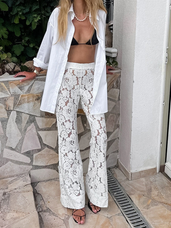 Quần ống loe nữ jacquard họa tiết hoa ren, cạp cao, form tôn dáng — Màu trắng