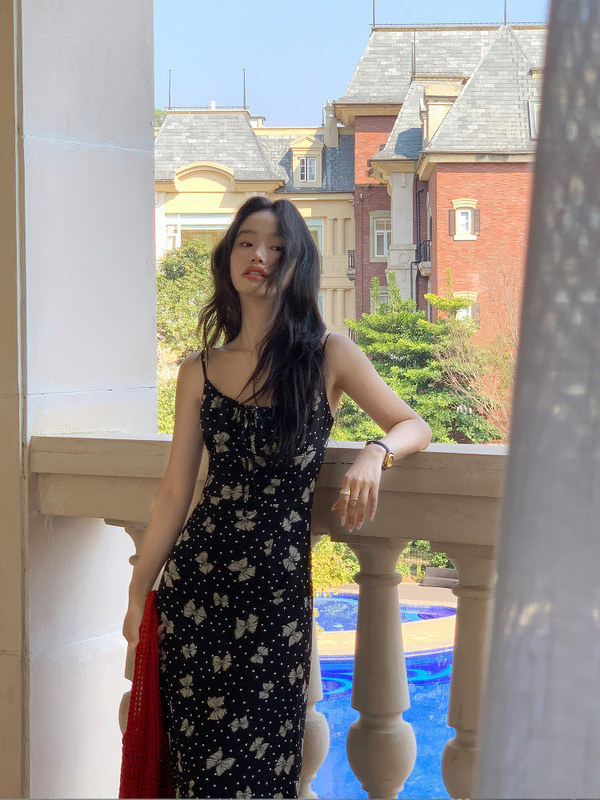 pusumede 法式蝴蝶印花吊带连衣裙女气质碎花裙小众收腰无袖长裙|undefined
