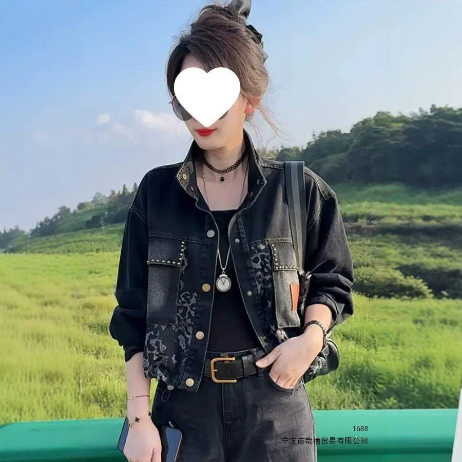 Fashionable leopard print patchwork denim jacket for women, new autumn 2026 style, Korean casual versatile short jacket top.