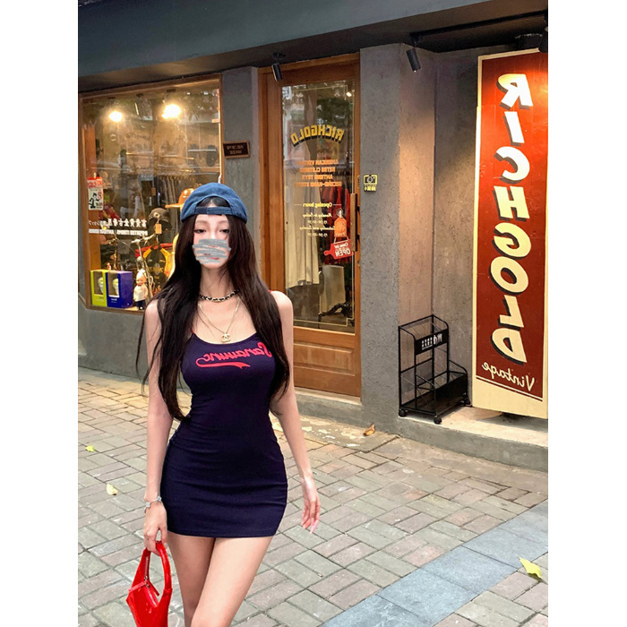 小柄な女性向けのスリムなレトロサスペンダードレス、夏のプリントヒップカバーショートスカート、新しいアメリカンスタイルのウエストデザイン|undefined