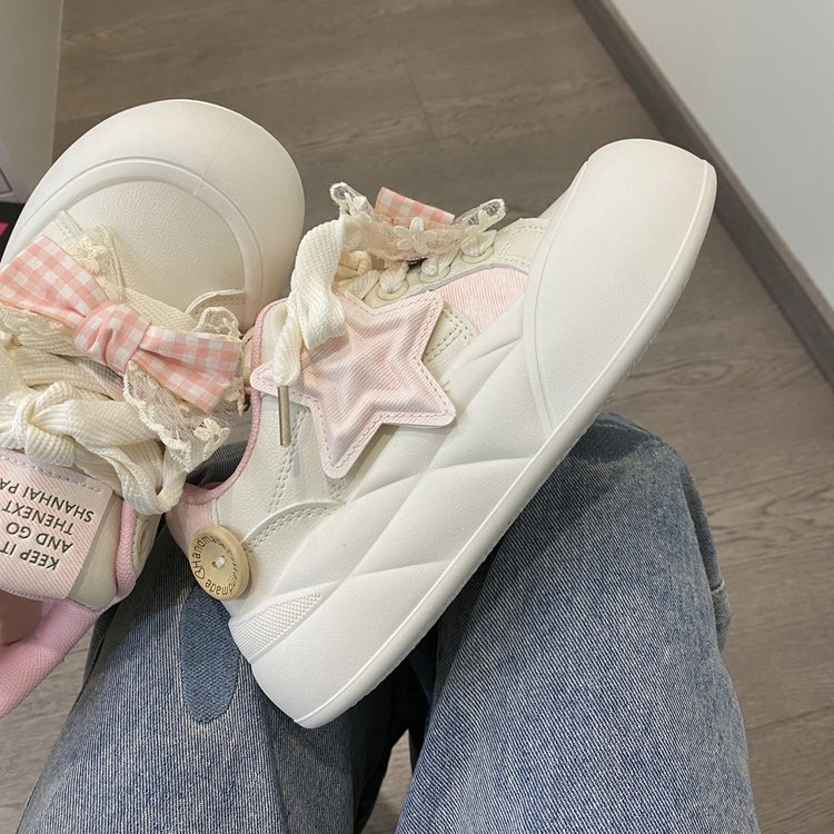 2024 년 새 여름 화이트 슈즈 여성용 틈새 스타 두꺼운 밑창 캐주얼 올 매치 밀크 푸푸 빵 스니커즈