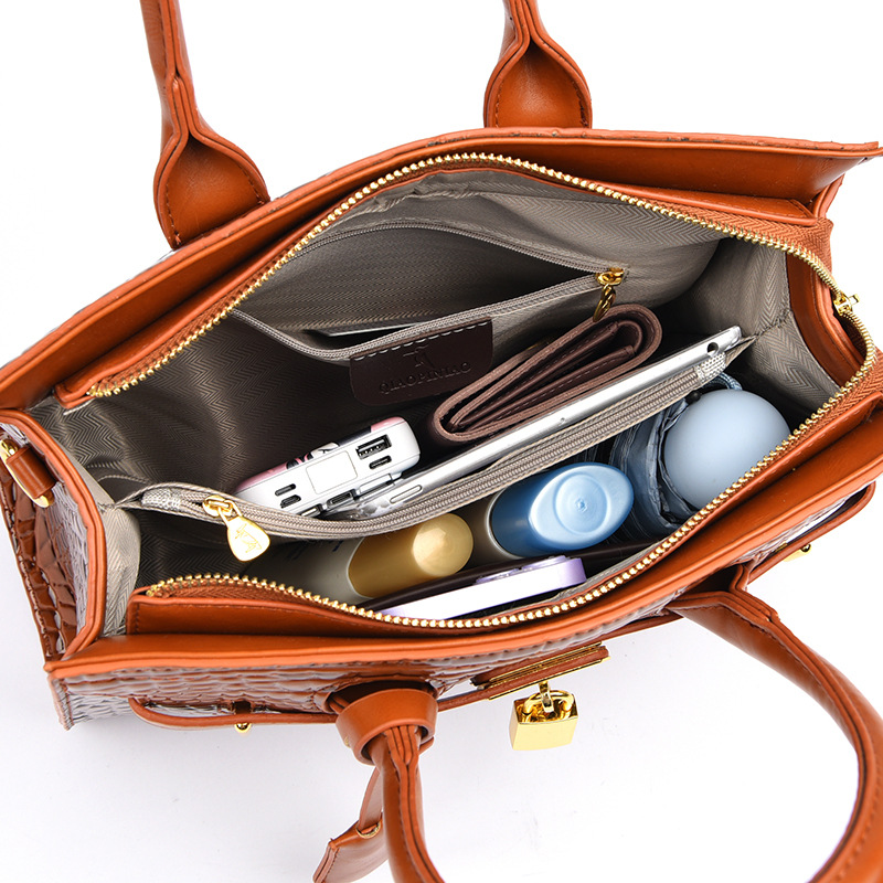 El comercio exterior de Europa y América retro bolso de la moda de moda bolsa de mensajero del hombro de las mujeres de mediana edad bolsa de Diana patrón de serpiente en relieve