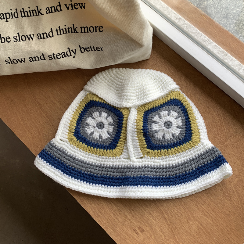 Sombrero de punto de flores hechas a mano de nicho japonés, ganchillo hueco para mostrar la cara pequeña, color de contraste dulce, sombrero de maceta universal