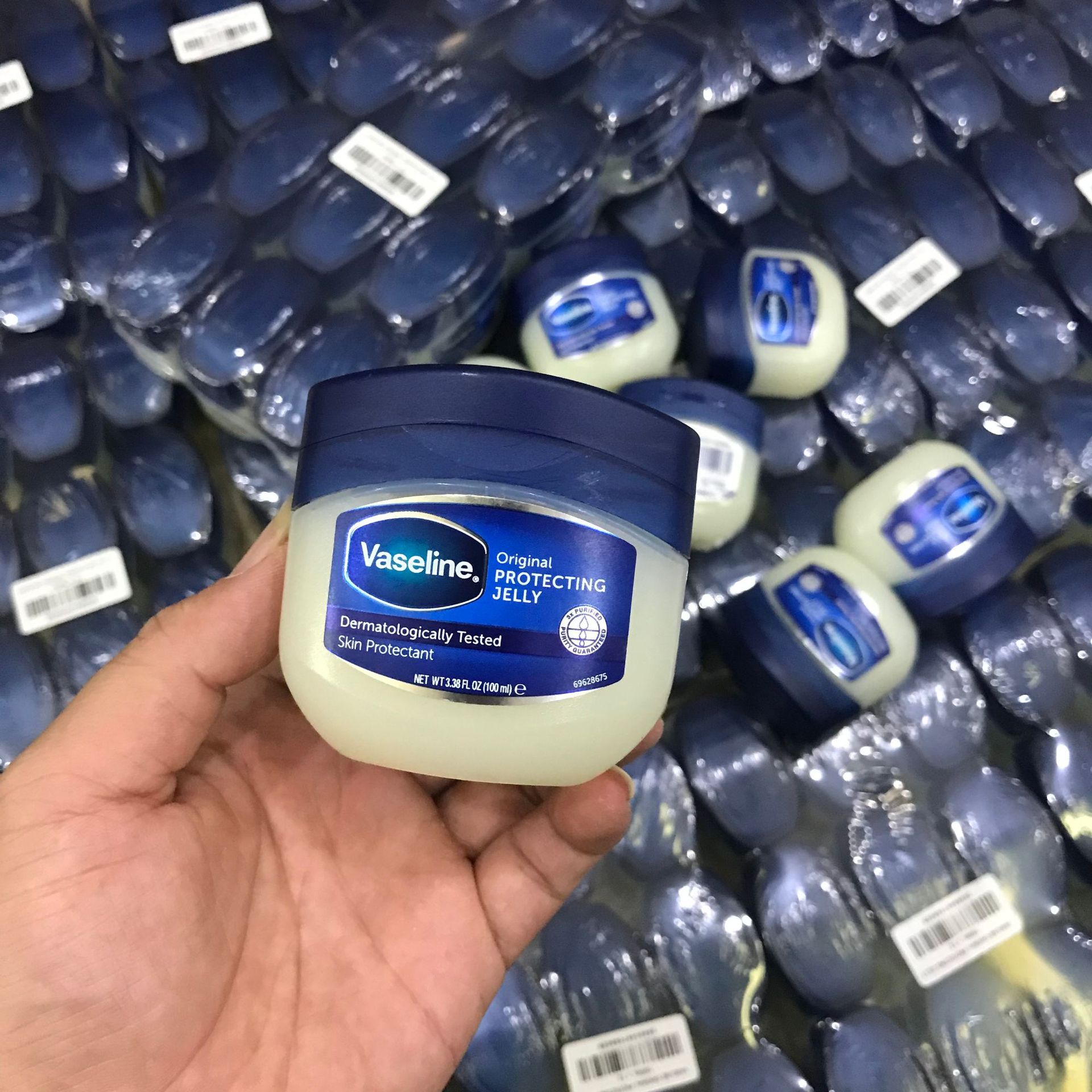 Versión indonesia de Vaseline genuina, crema para la piel, crema de manteca de cerdo para manos y pies, protección contra la congelación y la secedad.