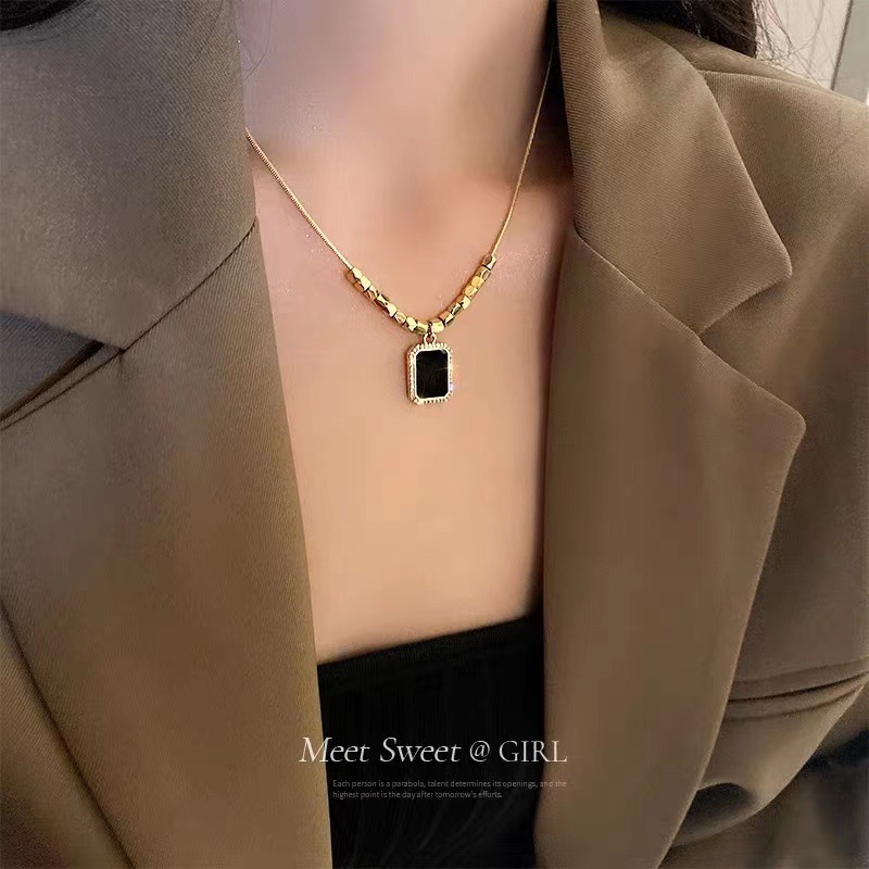 Elegant Simple Style Square Stainless Steel Titanium Steel Plating Pendant Necklace display picture 2