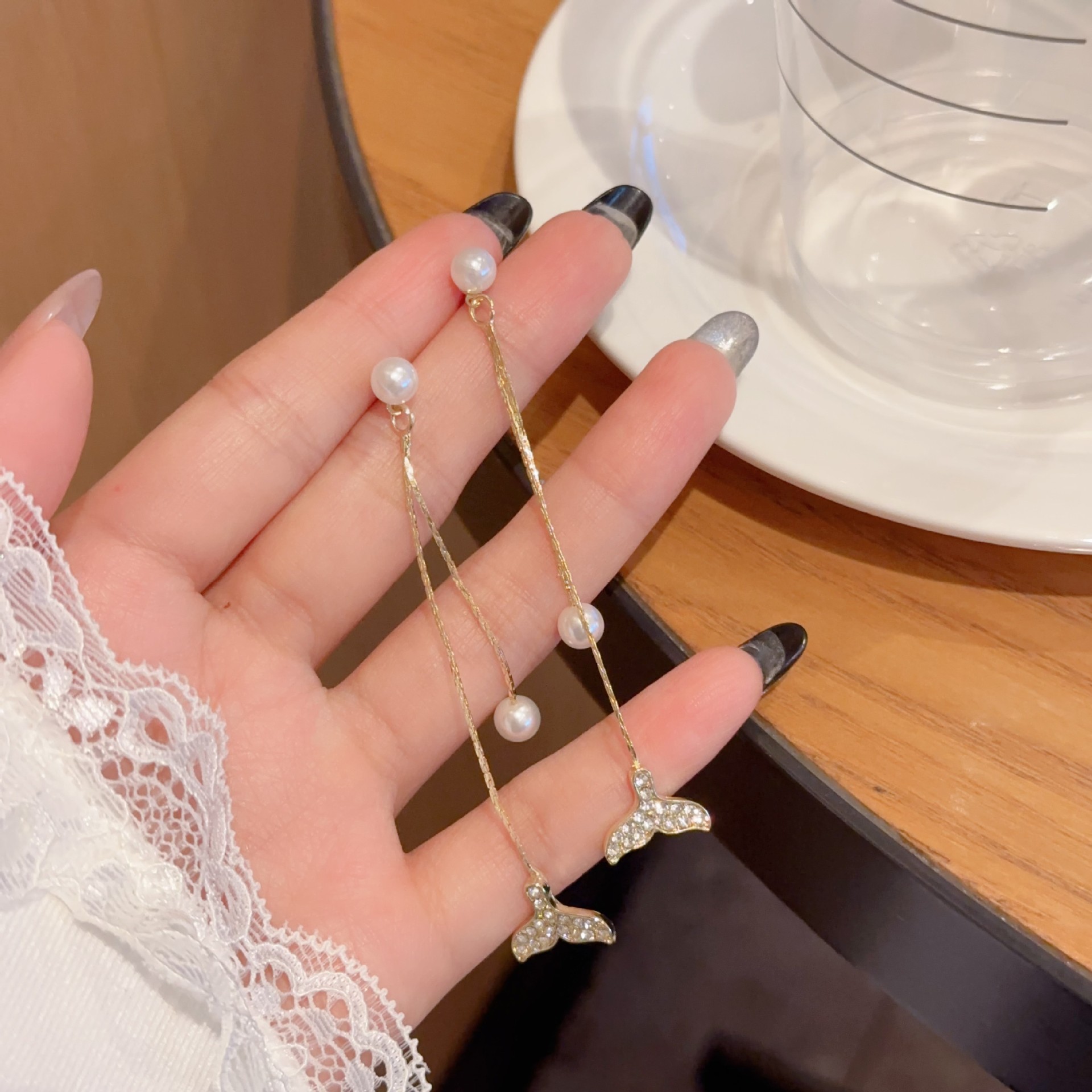 152-珍珠鱼尾流苏蚊香盘耳夹