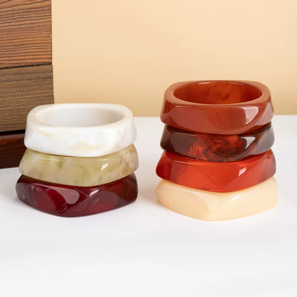 New Style Irregular European and American Style Resin Bracelets for Women, Curved Bracelets for Students and Best Friends, Ring-Shaped Jewelry Wholesale