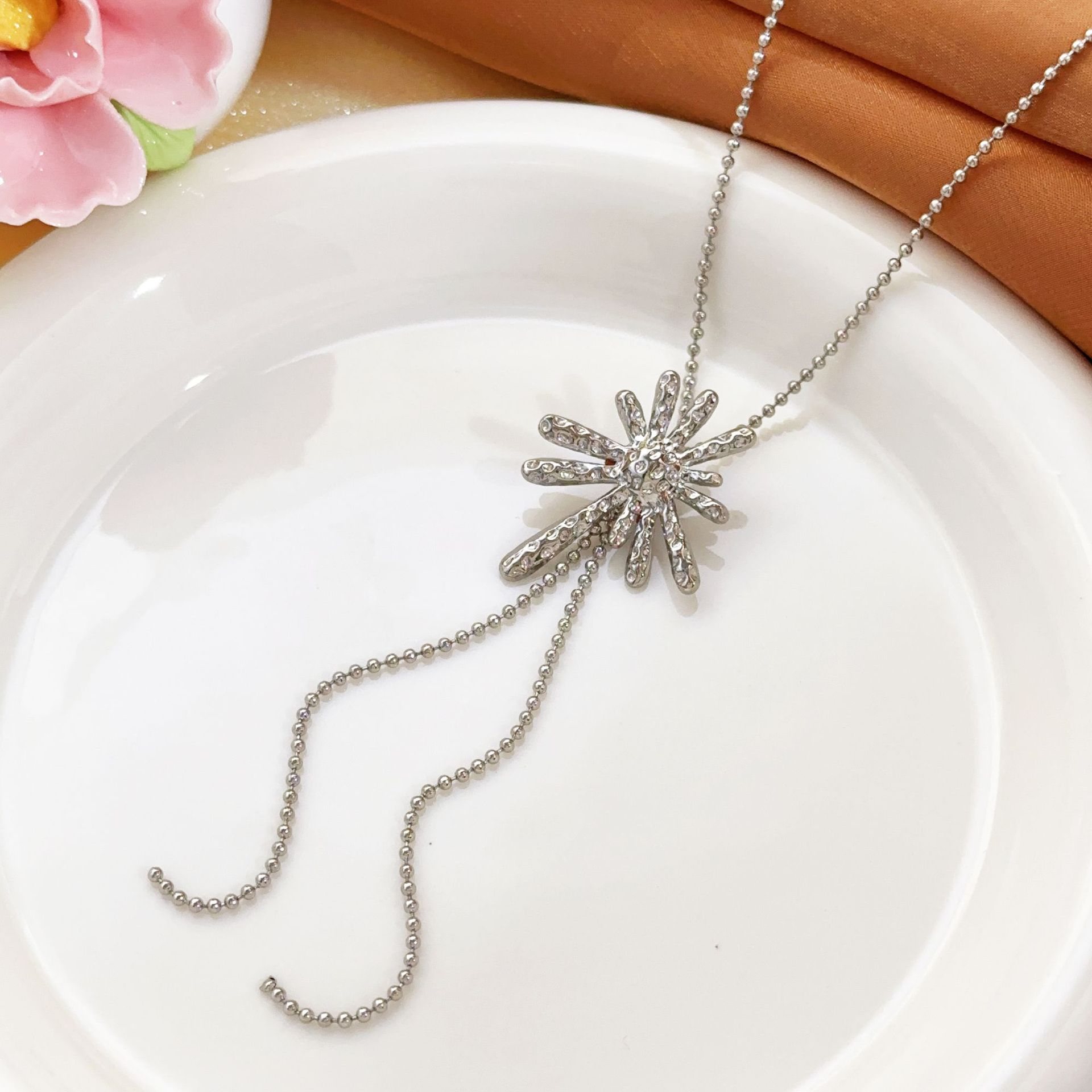 Transfronterizos europeos y americanos titanio acero de alta sensación colgante collar de flores de sol cosmos pendientes collar conjunto de joyería para mujeres