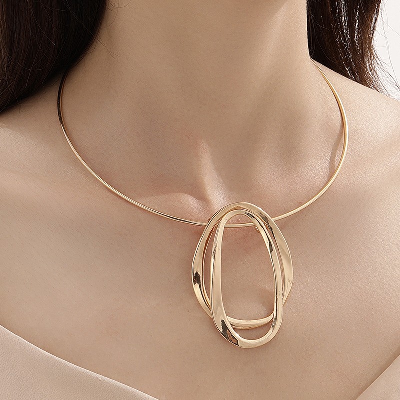 Venta caliente transfronteriza europea y americana Elegante y simple collar de metal dorado para mujer collar de diseño colgante redondo interconectado
