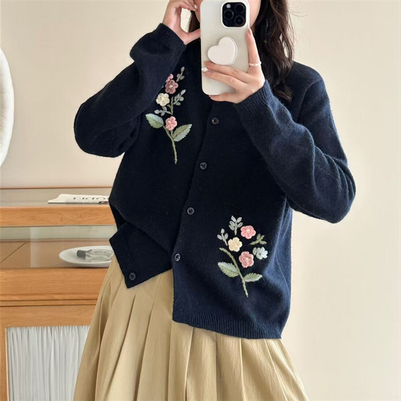 温柔风立体手工钩花毛衣外套女秋冬季2025新款气质减龄针织开衫潮