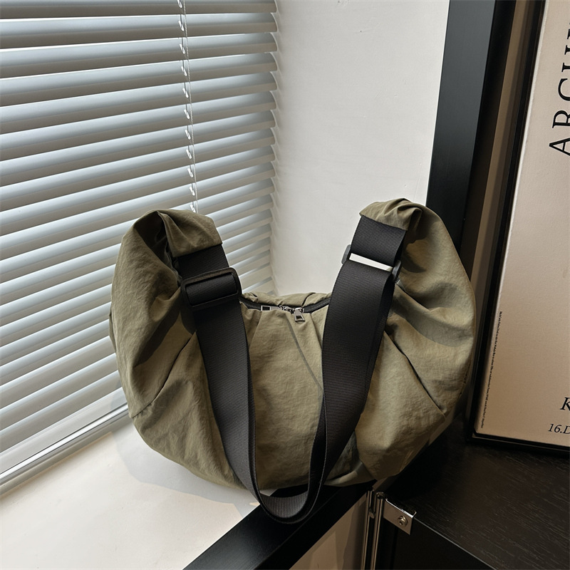 Pleated Large-Capacity Bag 2025 New Trendy Versatile Niche Shoulder Bag Textured Large Bag Student Commuter Tote Bag