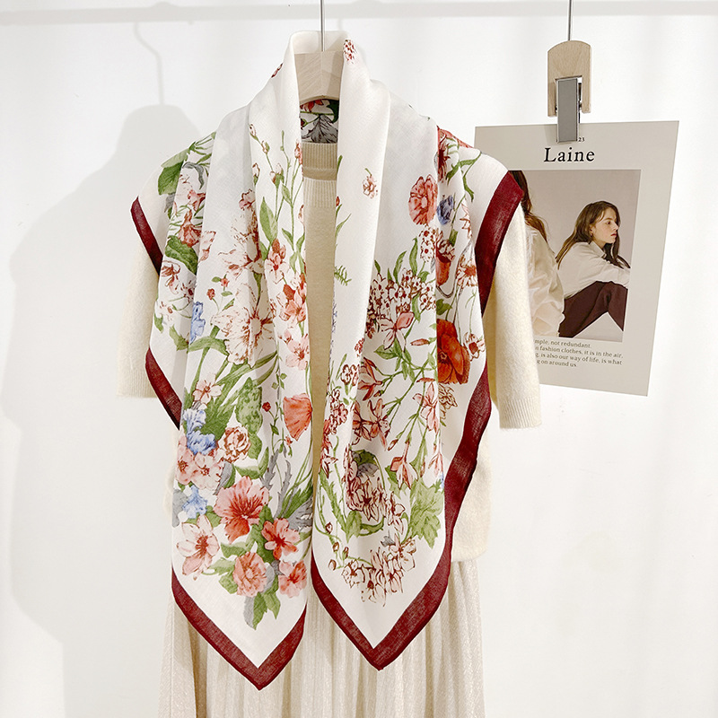 Pequeña moda de verano fresca, temperamento de alta gama 90 bufanda cuadrada con estampado de flores de temperamento de tendencia para damas image 3