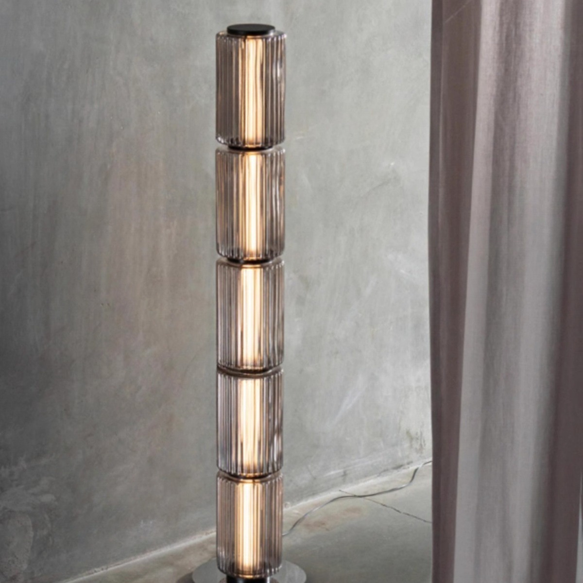Nueva columna lujosa minimalista sala de estar lámpara de piso diseñador modelo dormitorio arte lámpara de piso de vidrio No
