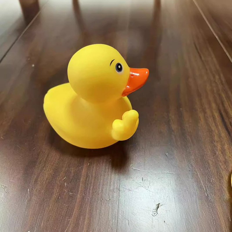 Middle Finger Playing in Water Little Yellow Duck Mini Bath Toy Cute Little Duck Vinyl Kidsren's Educational Toy Wholesale