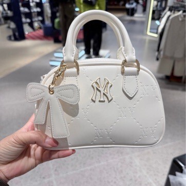 Korean Mlb2026 New Style Bowling Bag Ny High-End Fashion Embossed Shoulder Crossbody Commuter Women's Bag Korean Mlb2026 New Style Bowling Bag Ny High-End Fashion Embossed Shoulder Crossbody Commuter Women's Bag