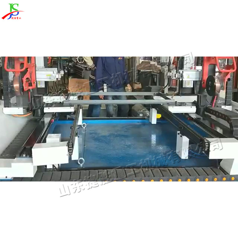 Máquina de soldadura de brida de hierro de ángulo de cuatro pistolas Máquina de soldadura a tope de corte de hierro de ángulo eléctrico Máquina de soldadura por puntos de tubería de acero de descarga automática