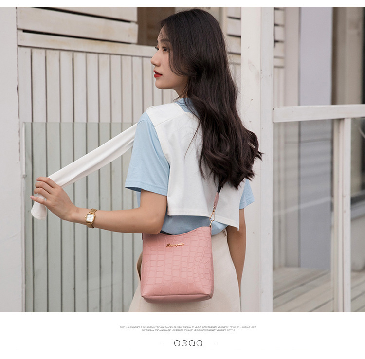 Crocodile Pattern Crossbody Bucket Bag With Webbing Shoulder Strap_voghion.com