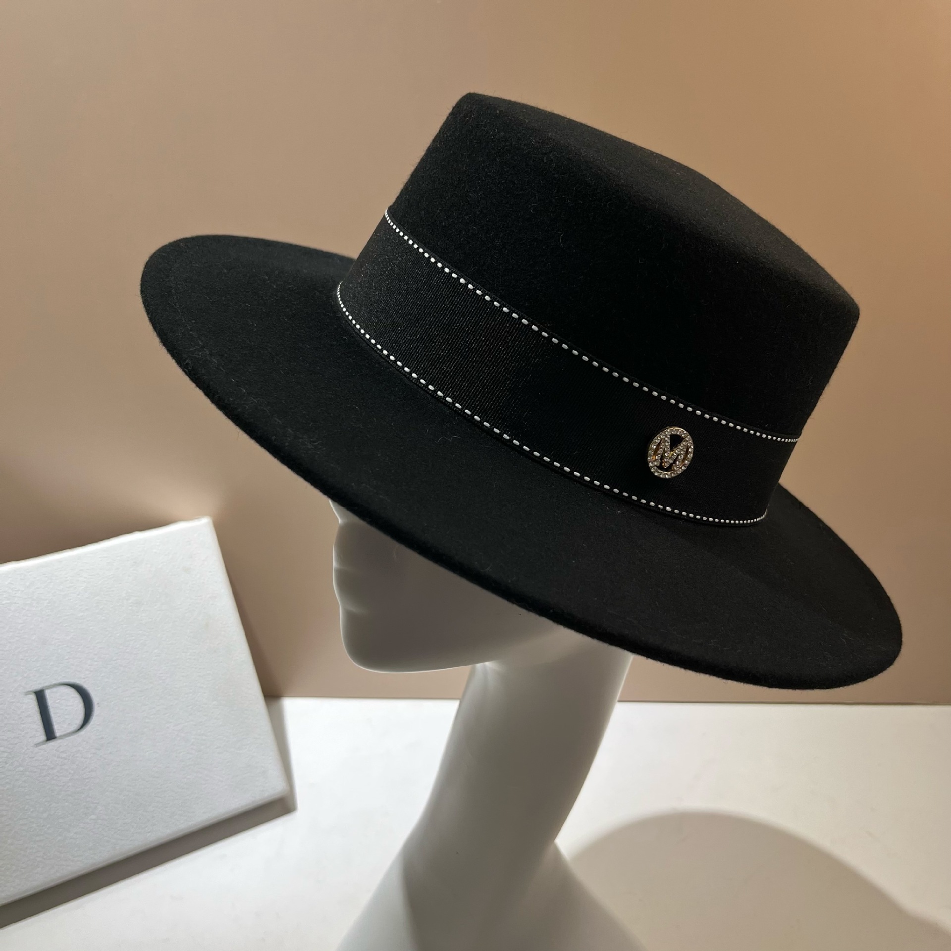 Cappello in lana inglese stile M per autunno e inverno, cappello da jazz con parte superiore piatta in stile Hepburn, alla moda, da donna_voghion.com